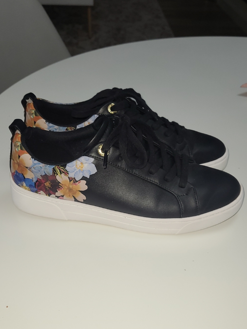 Ted Baker - Black Floral Accent Lace-Up Sneakers